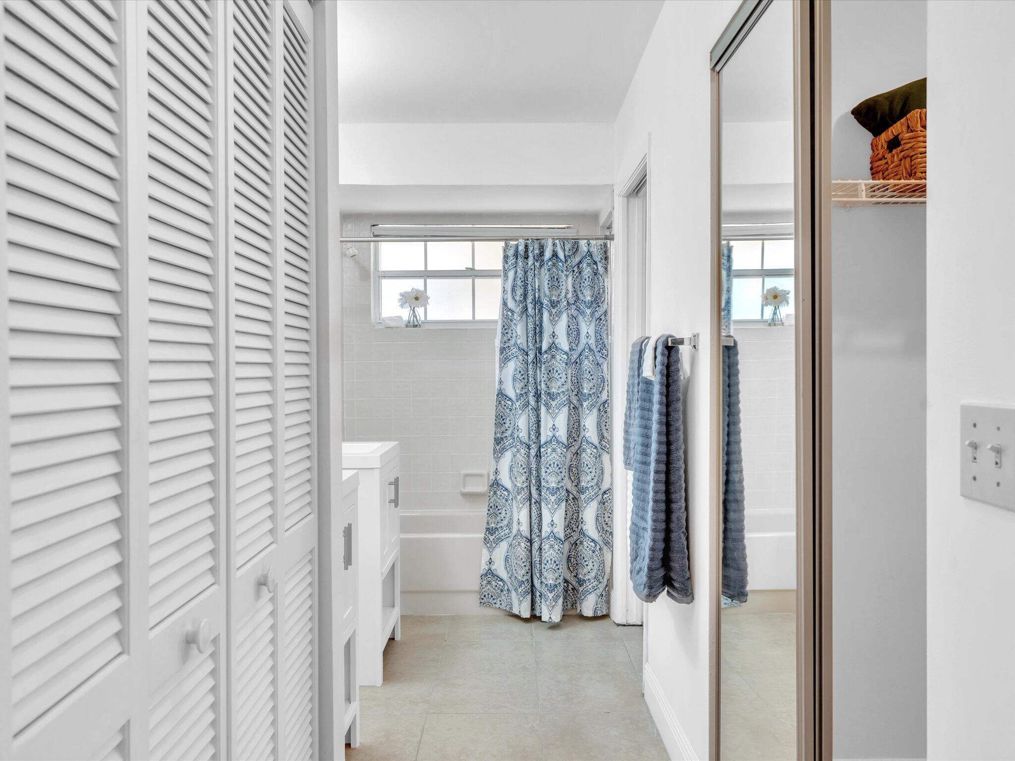 5091 Coronado Ridge Boca Raton, FL 33431 - Photo 30 of 52 Primary En suite Bath