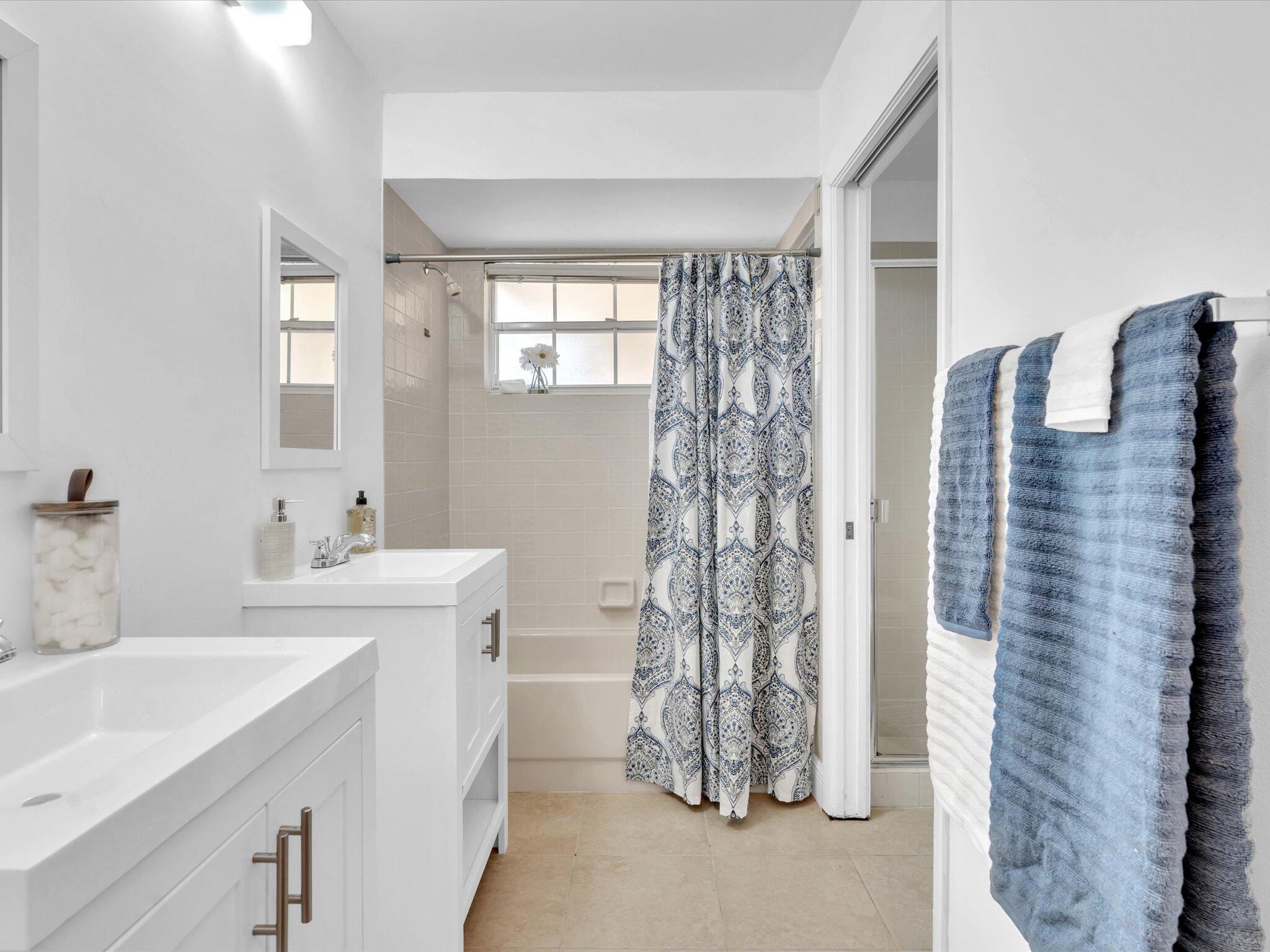 5091 Coronado Ridge Boca Raton, FL 33431 - Photo 32 of 52 Primary En suite Bath
