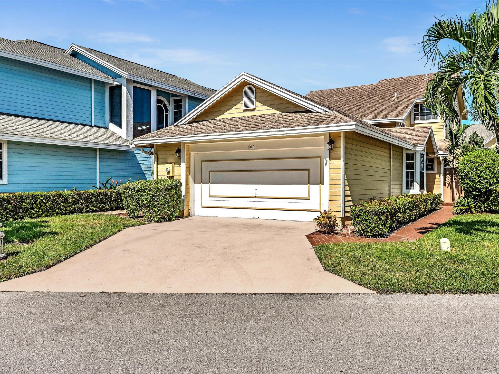 5091 Coronado Ridge Boca Raton, FL 33431 - Photo 4 of 52 Driveway