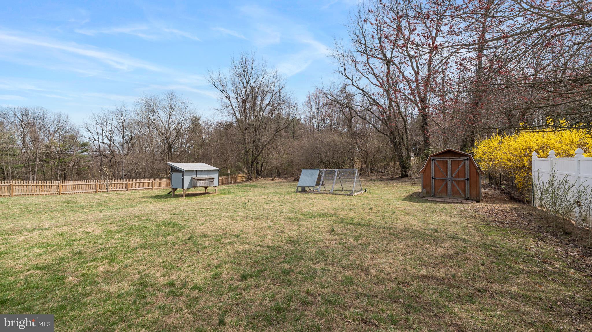 11209 Alton Road Frederick, MD 21701 - Photo 41 of 48 chicken coop and chicken run