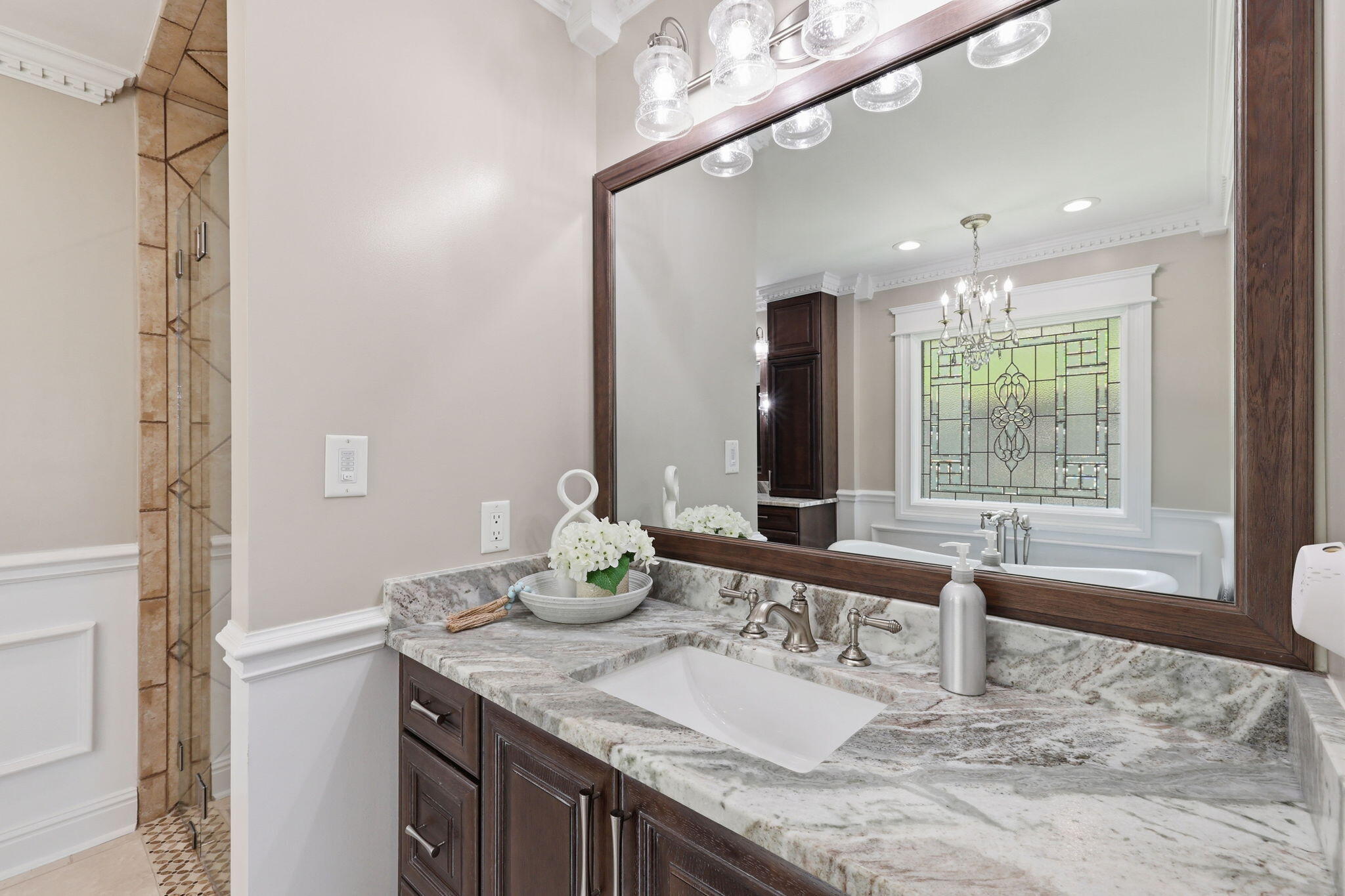 174 North Crest Road Chattanooga, TN 37404 - Photo 23 of 50 Primary Bathroom Main Level