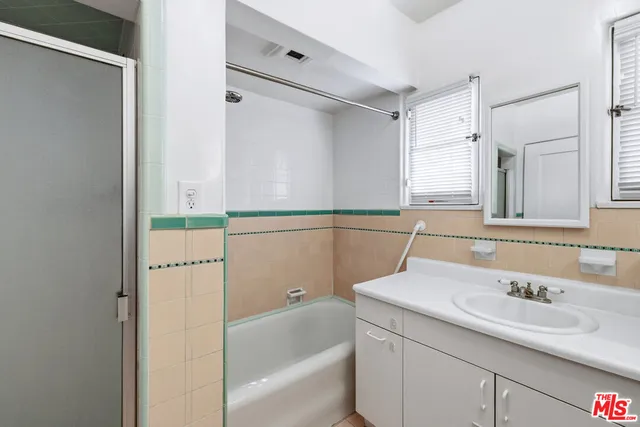 $3,700 | 1141 South Shenandoah Street, Los Angeles, CA 90035