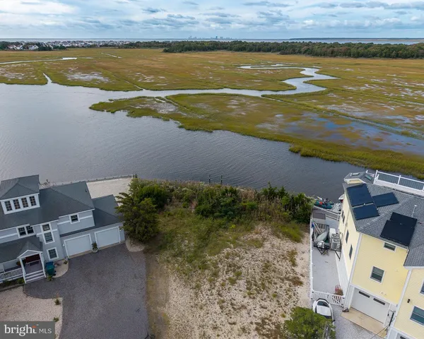 $425,000 | 733 Twin Lakes Boulevard, Little Egg Harbor, NJ 08087