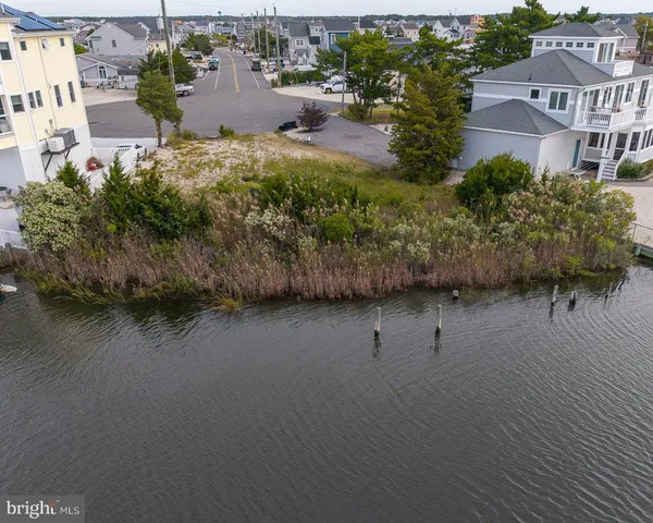 $425,000 | 733 Twin Lakes Boulevard, Little Egg Harbor, NJ 08087