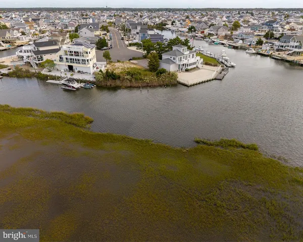 $425,000 | 733 Twin Lakes Boulevard, Little Egg Harbor, NJ 08087