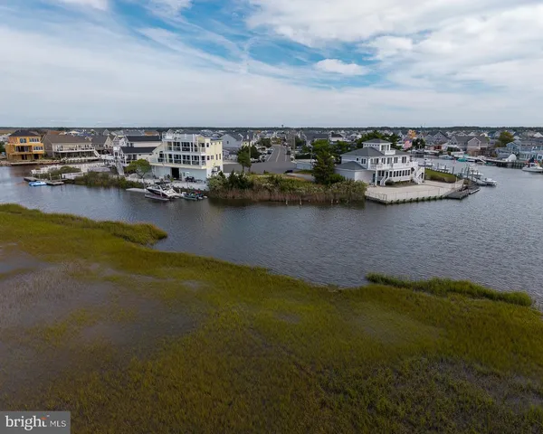 $425,000 | 733 Twin Lakes Boulevard, Little Egg Harbor, NJ 08087