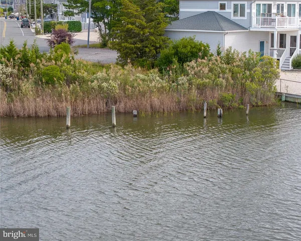 $425,000 | 733 Twin Lakes Boulevard, Little Egg Harbor, NJ 08087