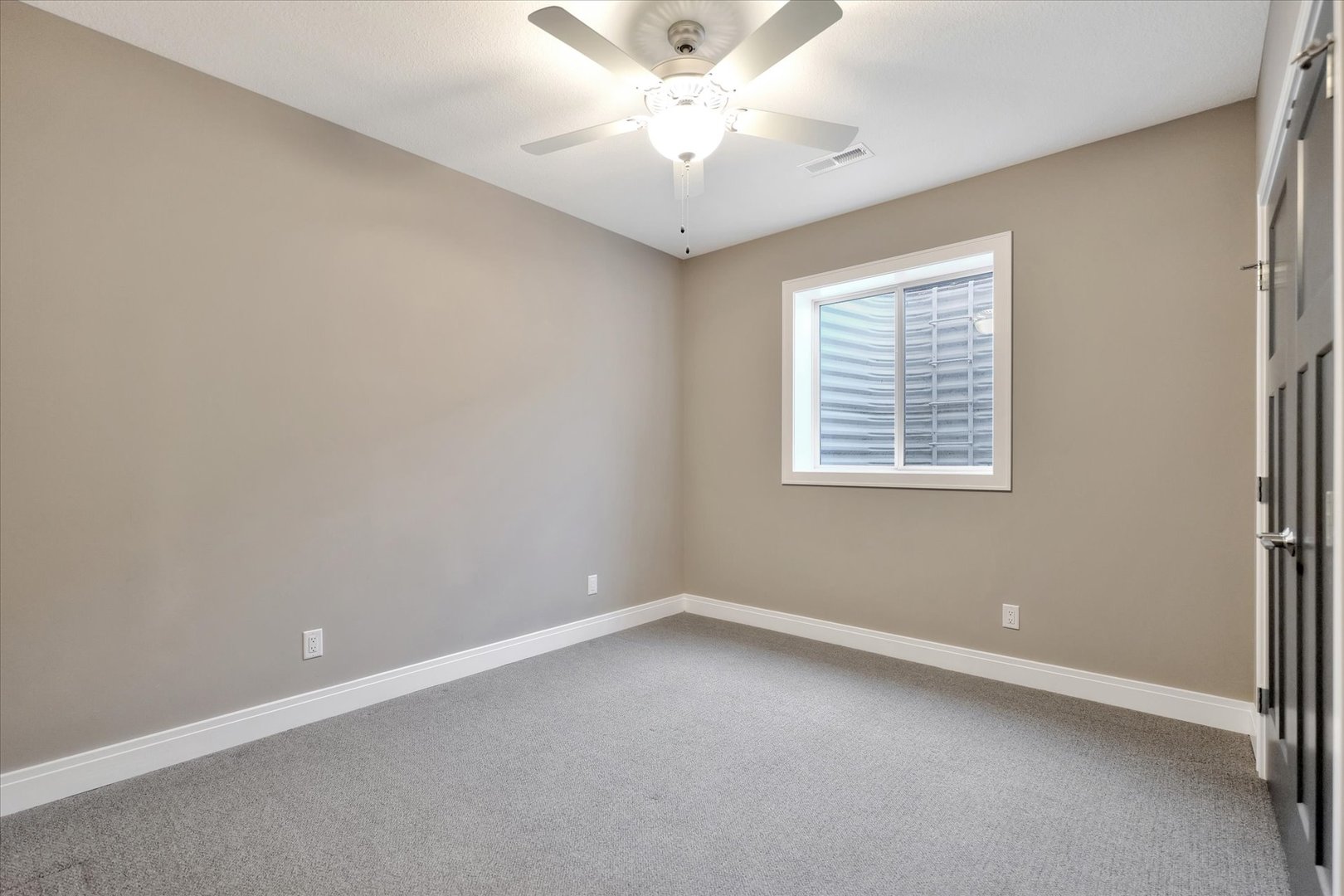3402 Boulder Ridge Drive Champaign, IL 61822 - Photo 32 of 42 an empty room with a window and a ceiling fan