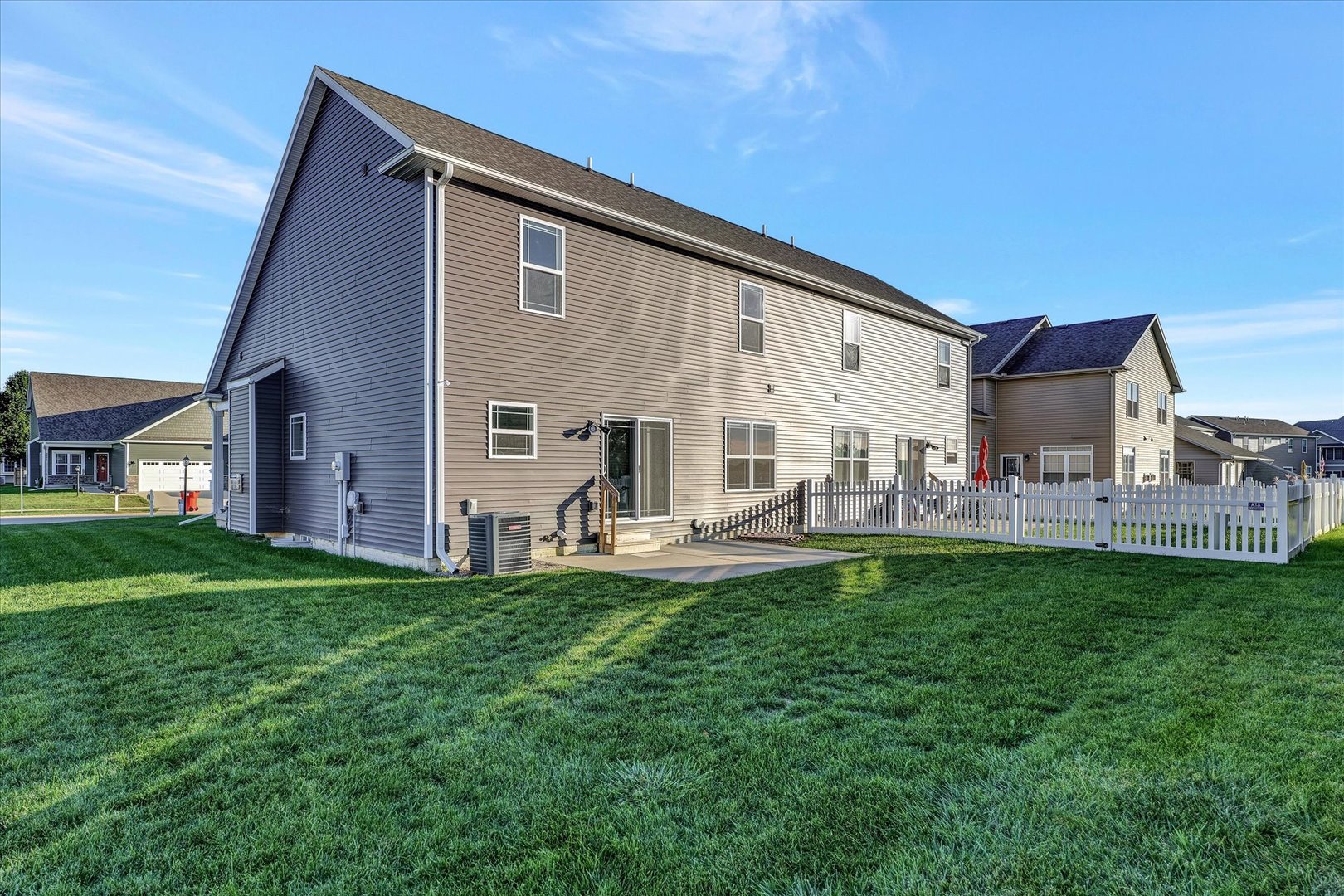 3402 Boulder Ridge Drive Champaign, IL 61822 - Photo 38 of 42 a view of a house with backyard and sitting area