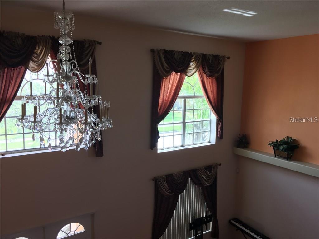 5948 Winchester Isle Road Orlando, FL 32829 - Photo 10 of 23 a very nice looking room with a window