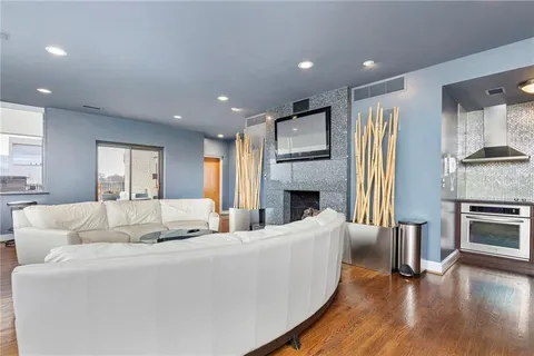 $435,000 | 803 West 48th Street, Unit 706, Kansas City, MO 64112