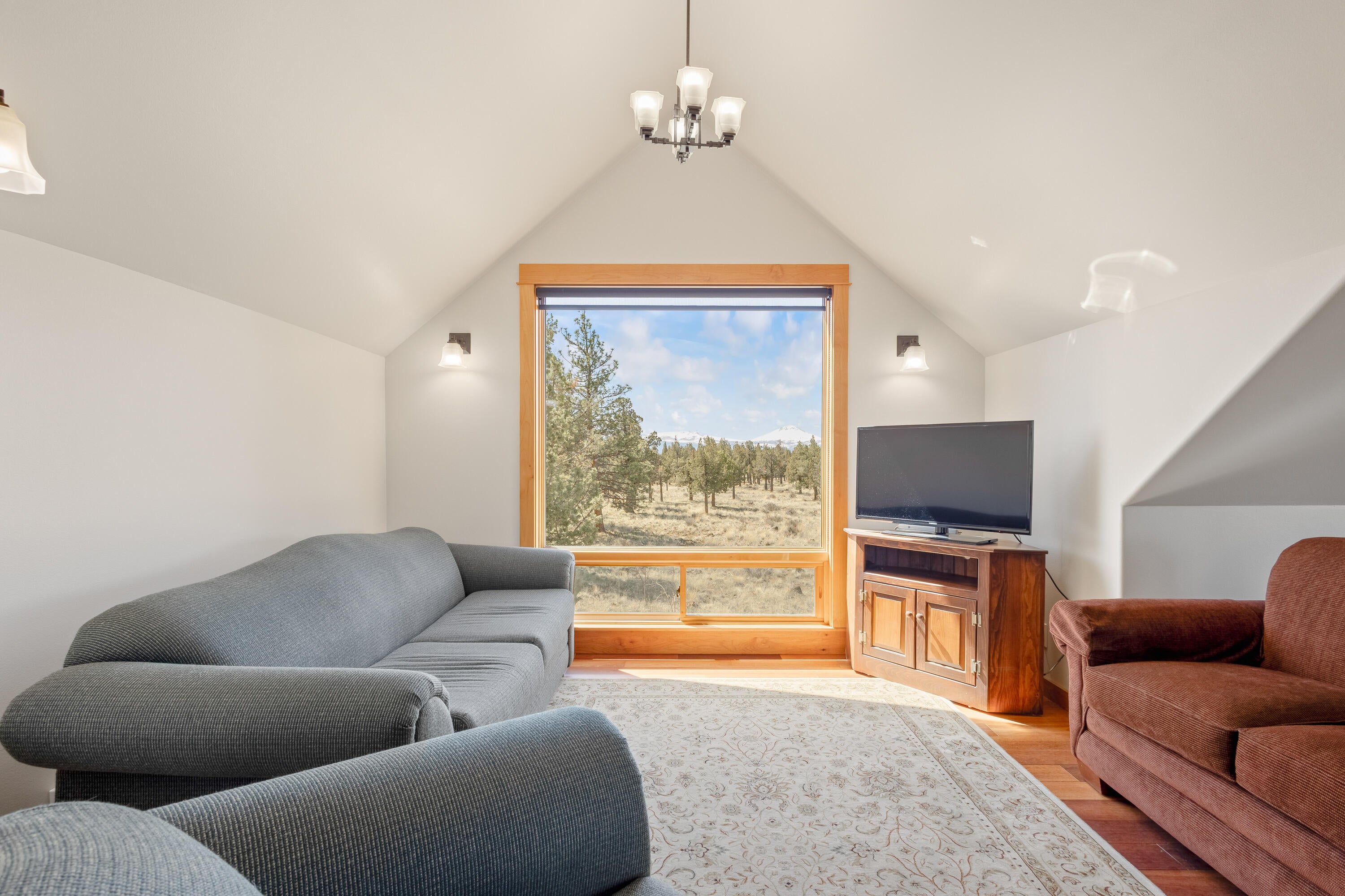17920 Mountain View Road Sisters, OR 97759 - Photo 10 of 45 10