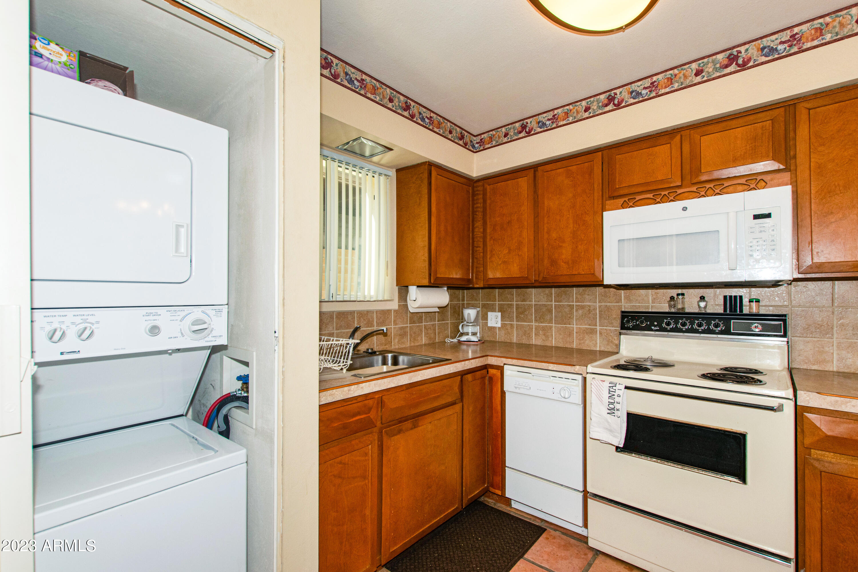 131 North Higley Road, Unit 59 Mesa, AZ 85205 - Photo 3 of 28 03 Kitchen