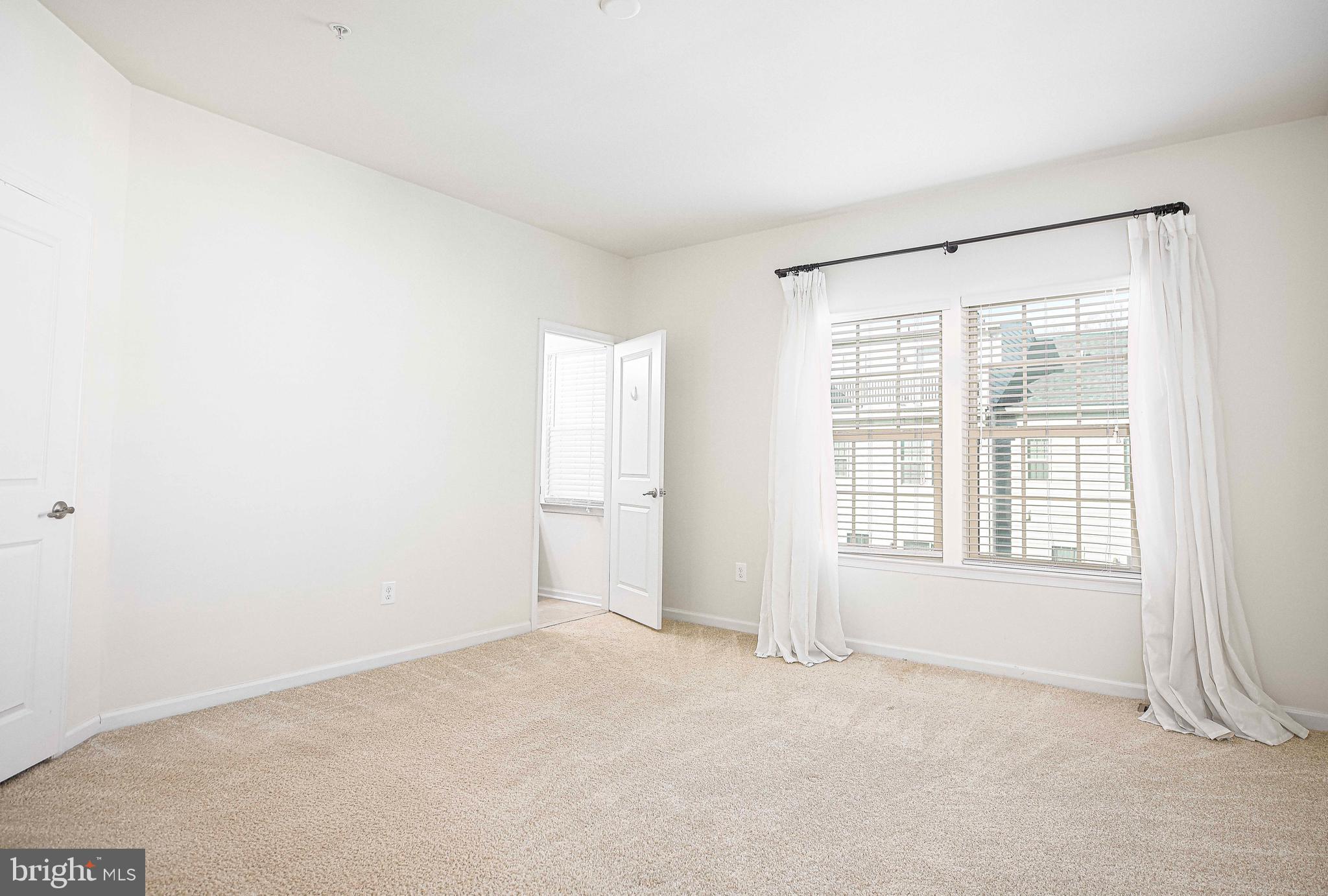 1032 Ramble Run Road Baltimore, MD 21220 - Photo 19 of 46 an empty room with windows