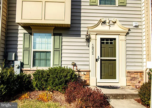 a view of a entrance door of the house