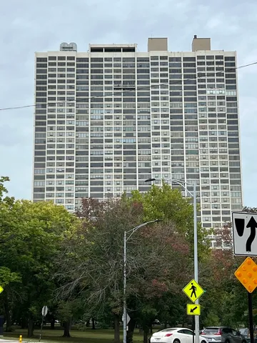 $2,000 | 2800 North Lake Shore Drive, Unit 613, Chicago, IL 60657