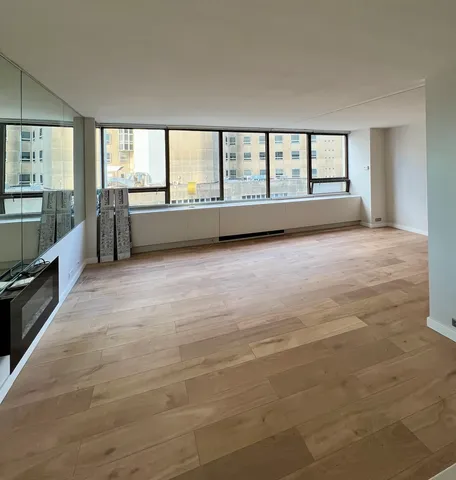 $2,000 | 2800 North Lake Shore Drive, Unit 613, Chicago, IL 60657