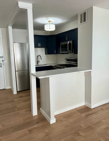 $2,000 | 2800 North Lake Shore Drive, Unit 613, Chicago, IL 60657