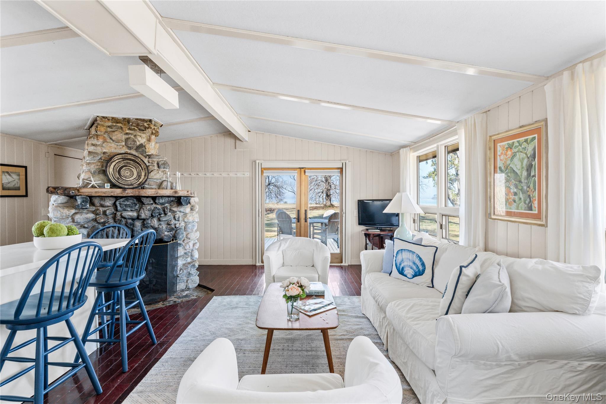 328 Centre Island Road Centre Island, NY 11771 - Photo 11 of 22