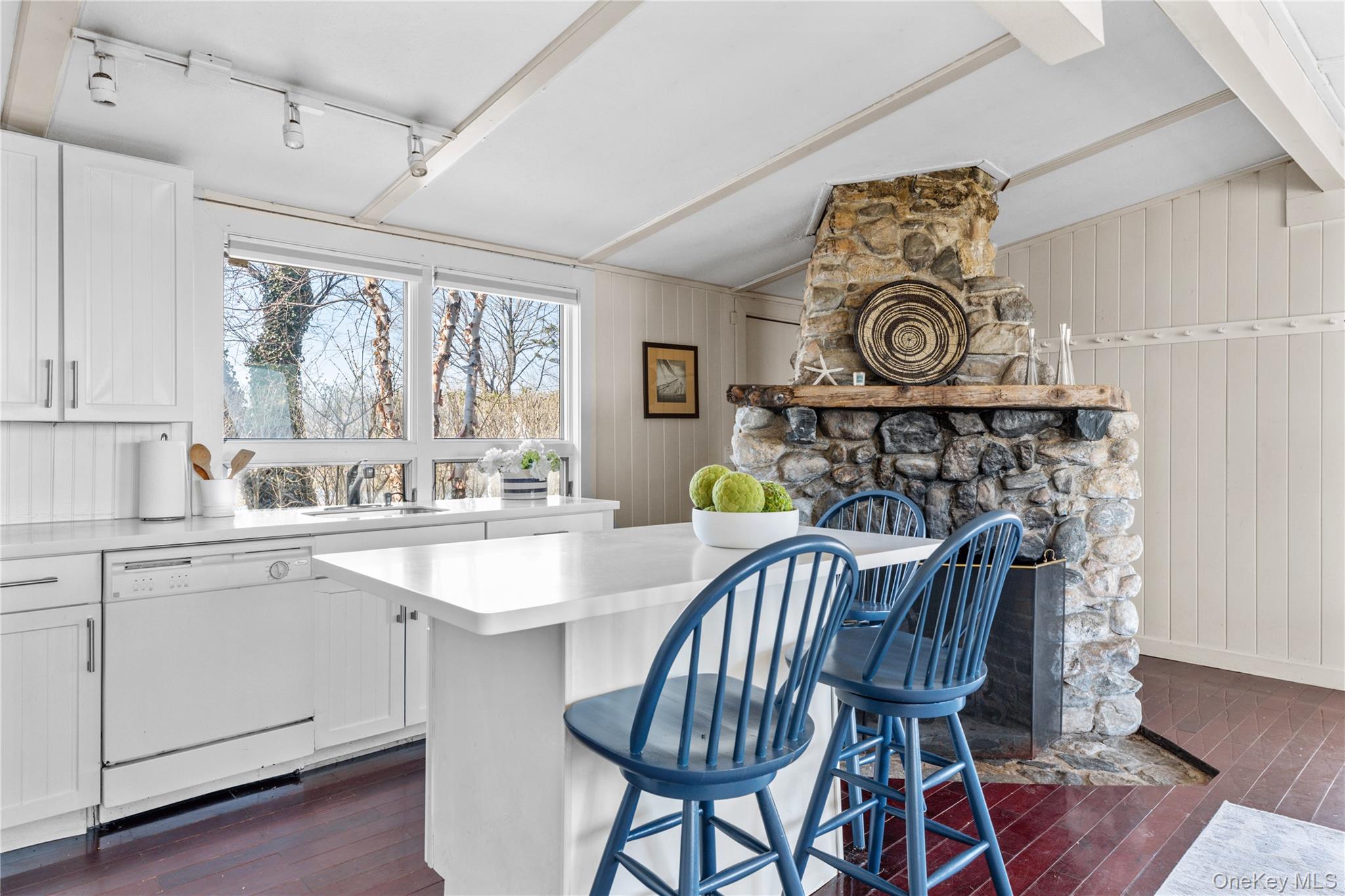 328 Centre Island Road Centre Island, NY 11771 - Photo 7 of 22