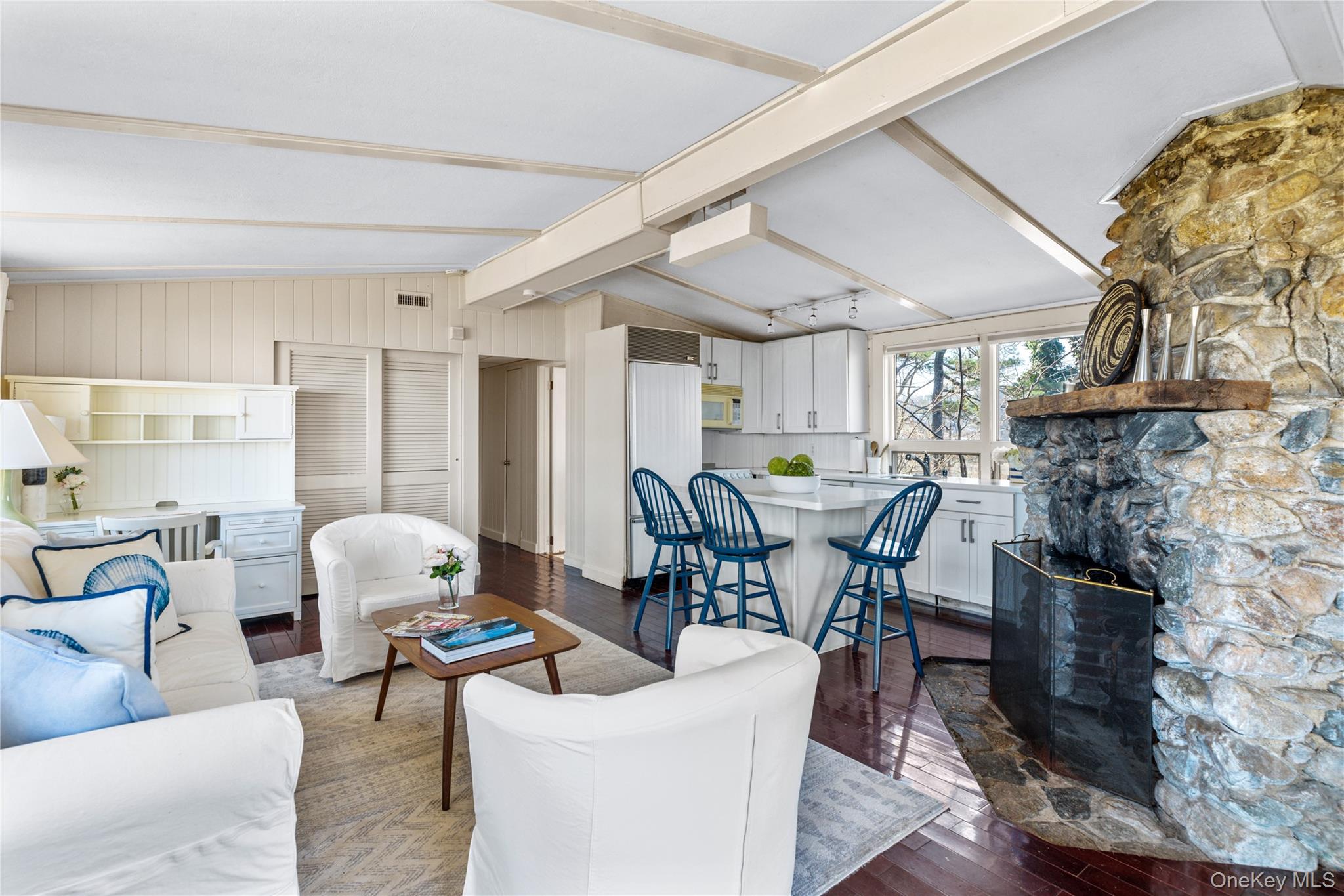 328 Centre Island Road Centre Island, NY 11771 - Photo 8 of 22