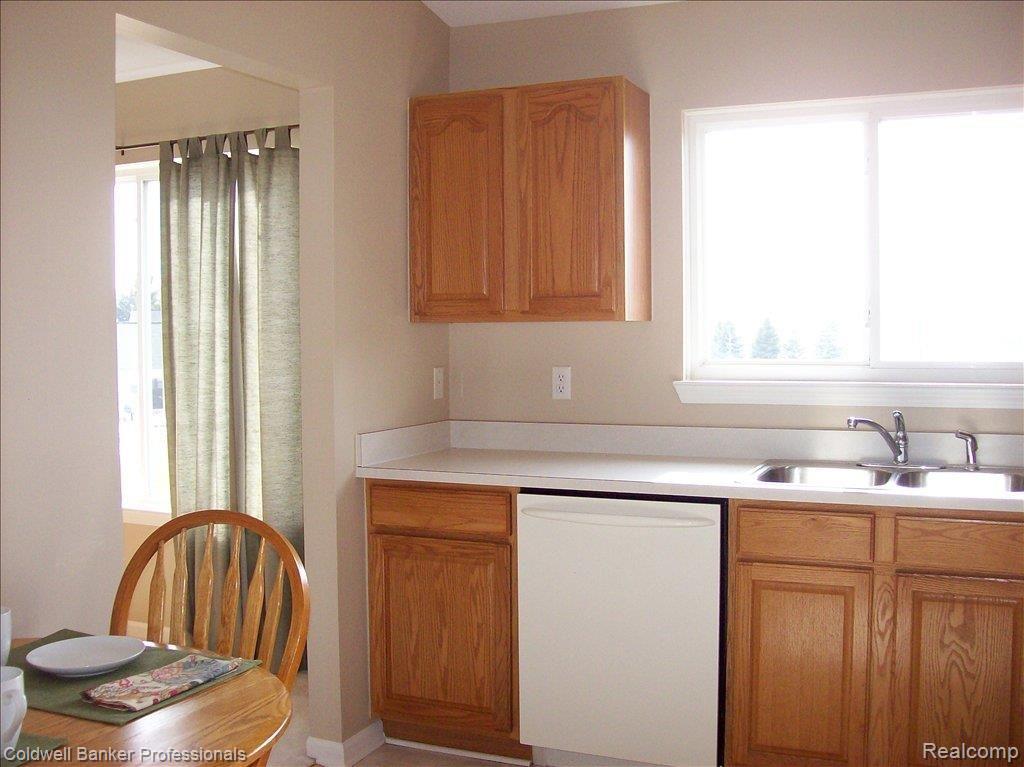 7396 Homestead Road Ypsilanti, MI 48197 - Photo 9 of 25 09_Kitchen