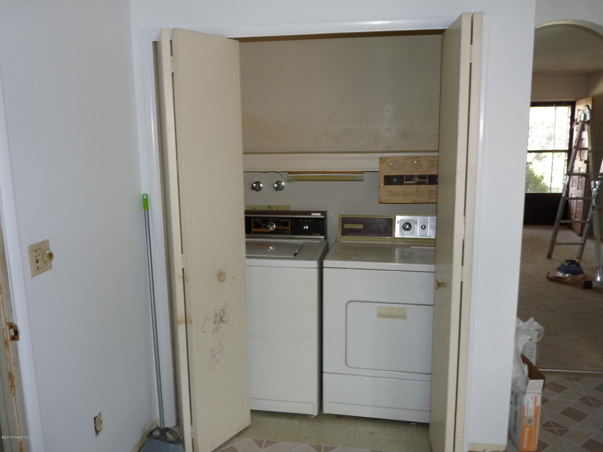 312 Canyon View Street Prescott, AZ 86303 - Photo 20 of 22 Washer-Dryer