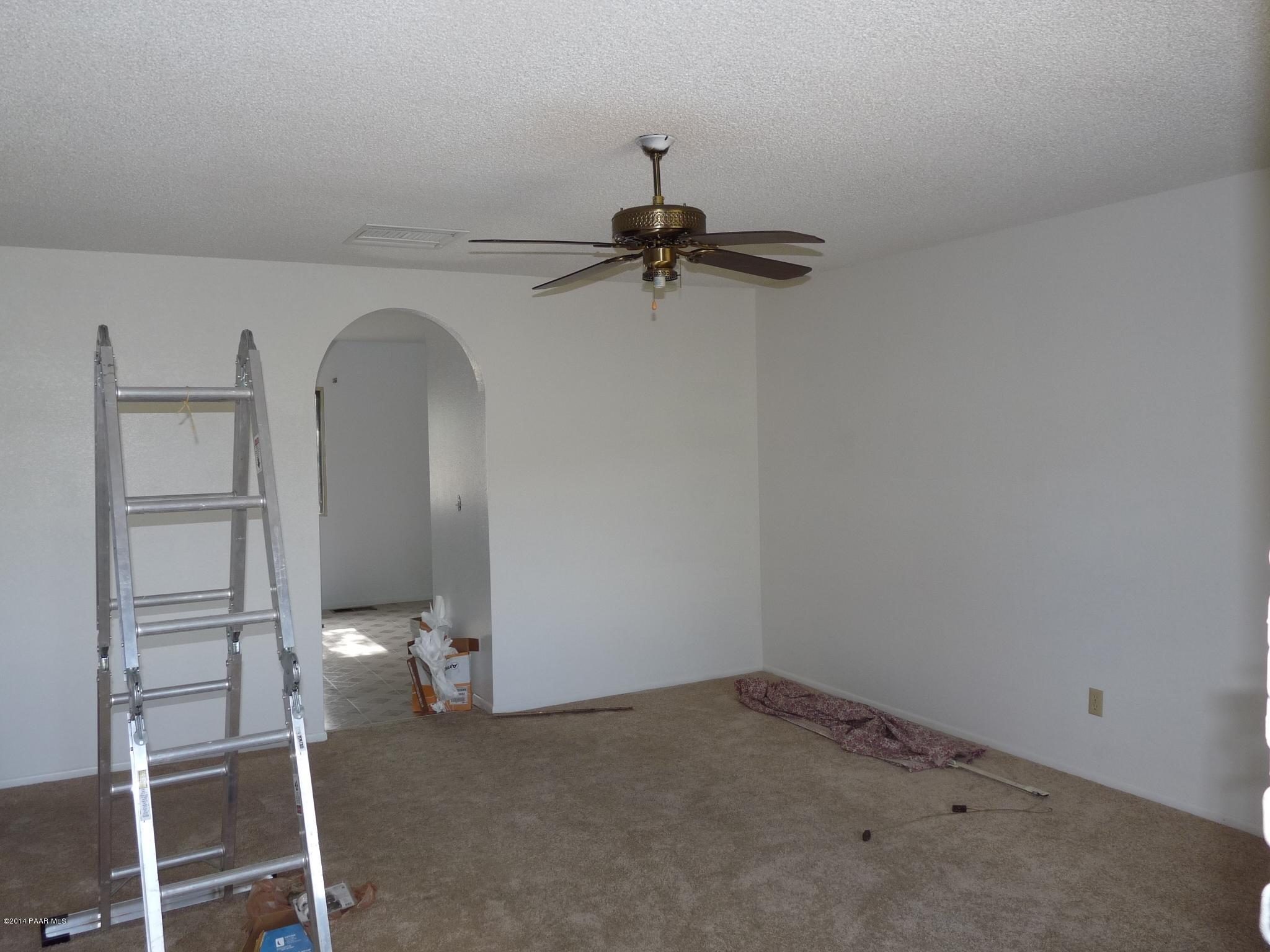 312 Canyon View Street Prescott, AZ 86303 - Photo 4 of 22 Living Room