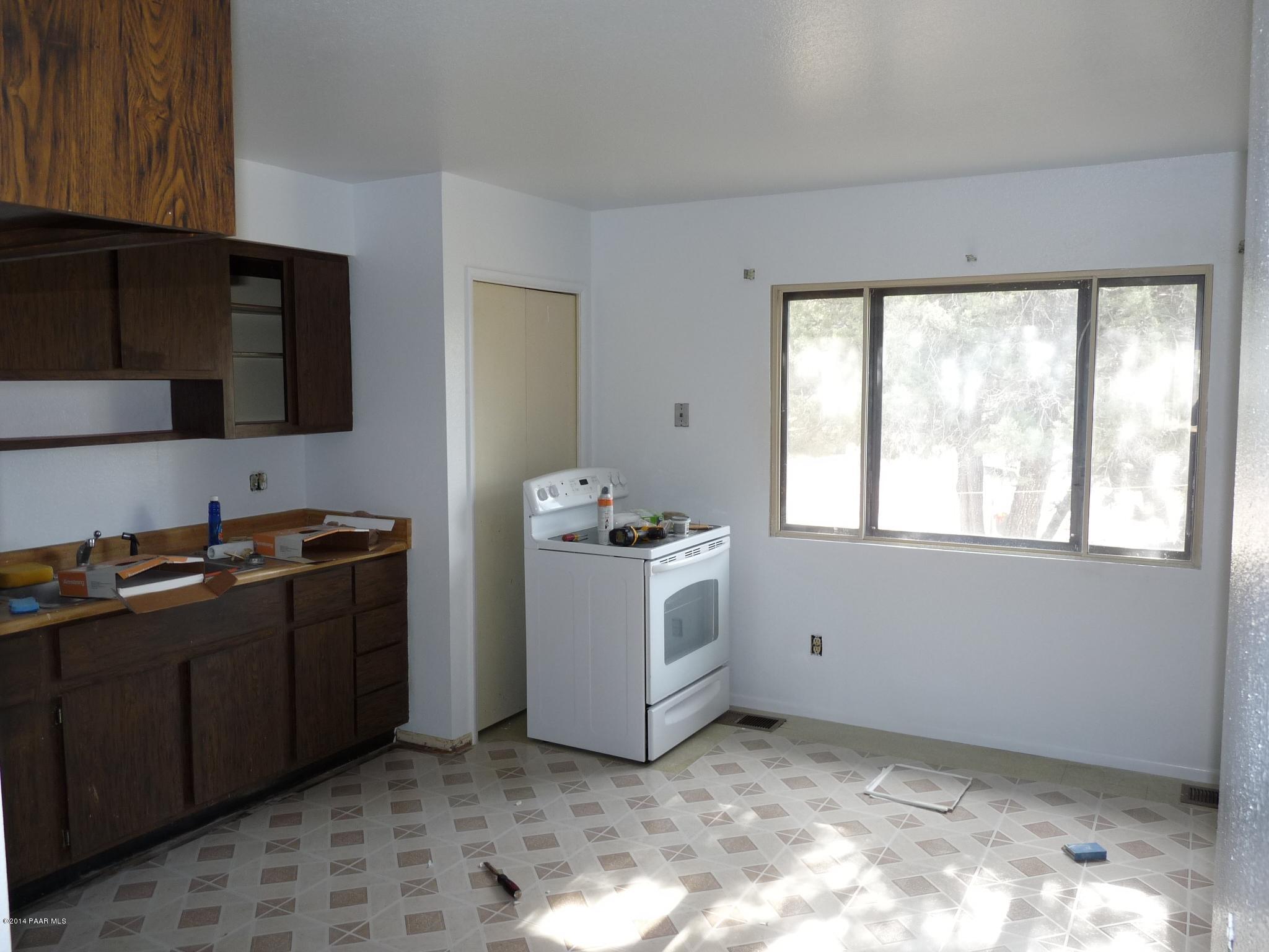 312 Canyon View Street Prescott, AZ 86303 - Photo 6 of 22 Kitchen