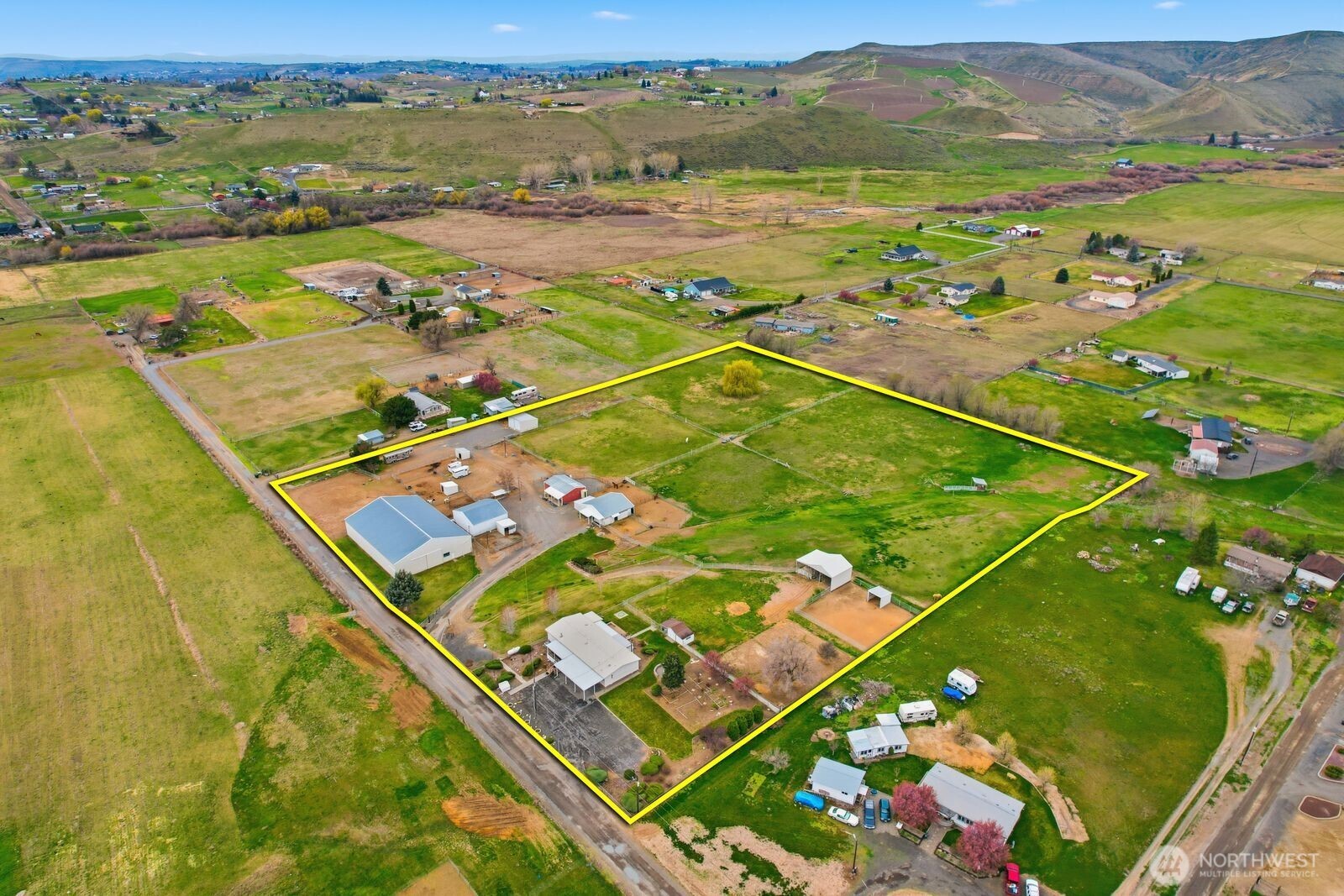 150 Dusty Puddle Road, Unit A&B Selah, WA 98942 - Photo 2 of 40