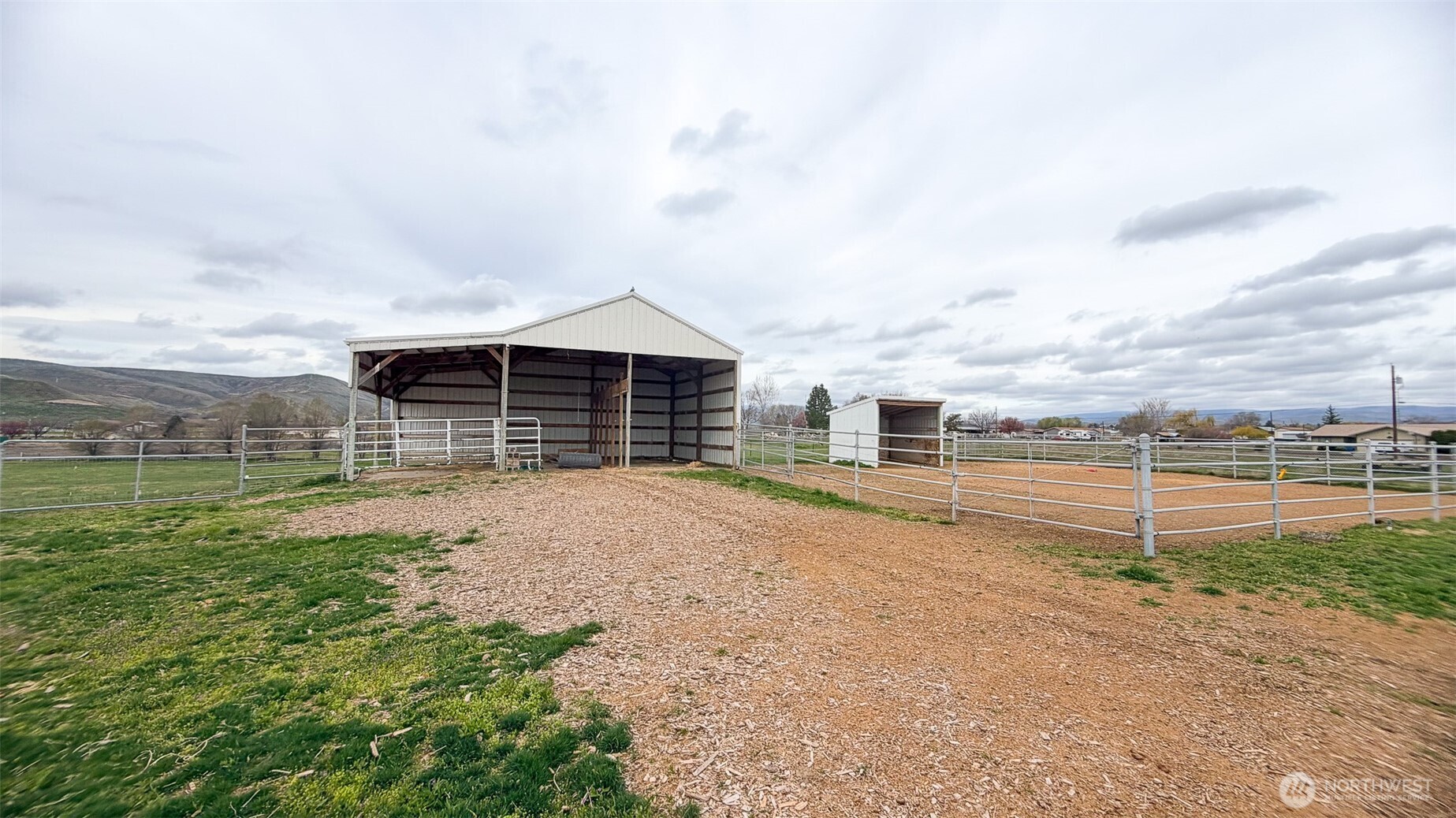150 Dusty Puddle Road, Unit A&B Selah, WA 98942 - Photo 32 of 40