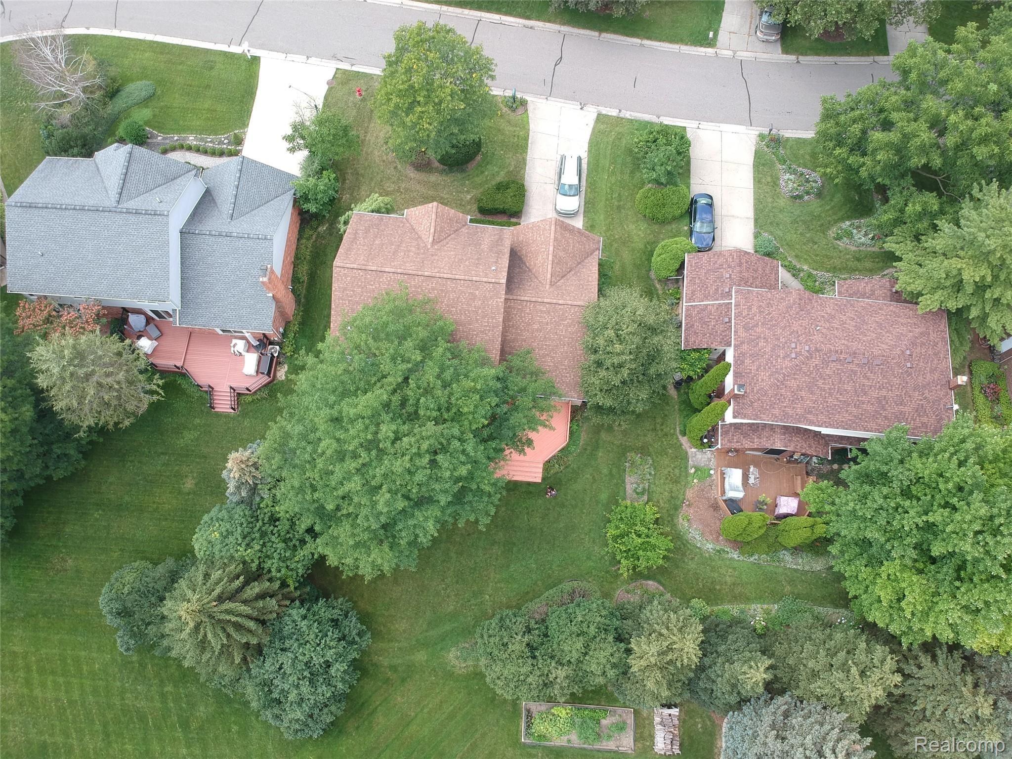 320 Rose Brier Drive Rochester, MI 48309 - Photo 42 of 48 DJI_0080.JPG