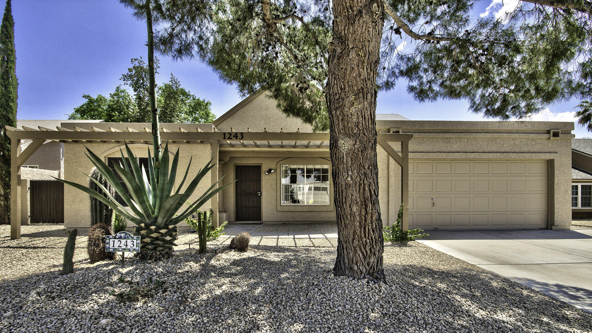 1243 East Utopia Road Phoenix, AZ 85024 - Photo 1 of 29 01