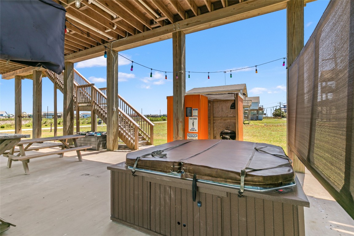 147 Pieces Of 8 Freeport, TX 77541 - Photo 28 of 33 a balcony with table and chairs