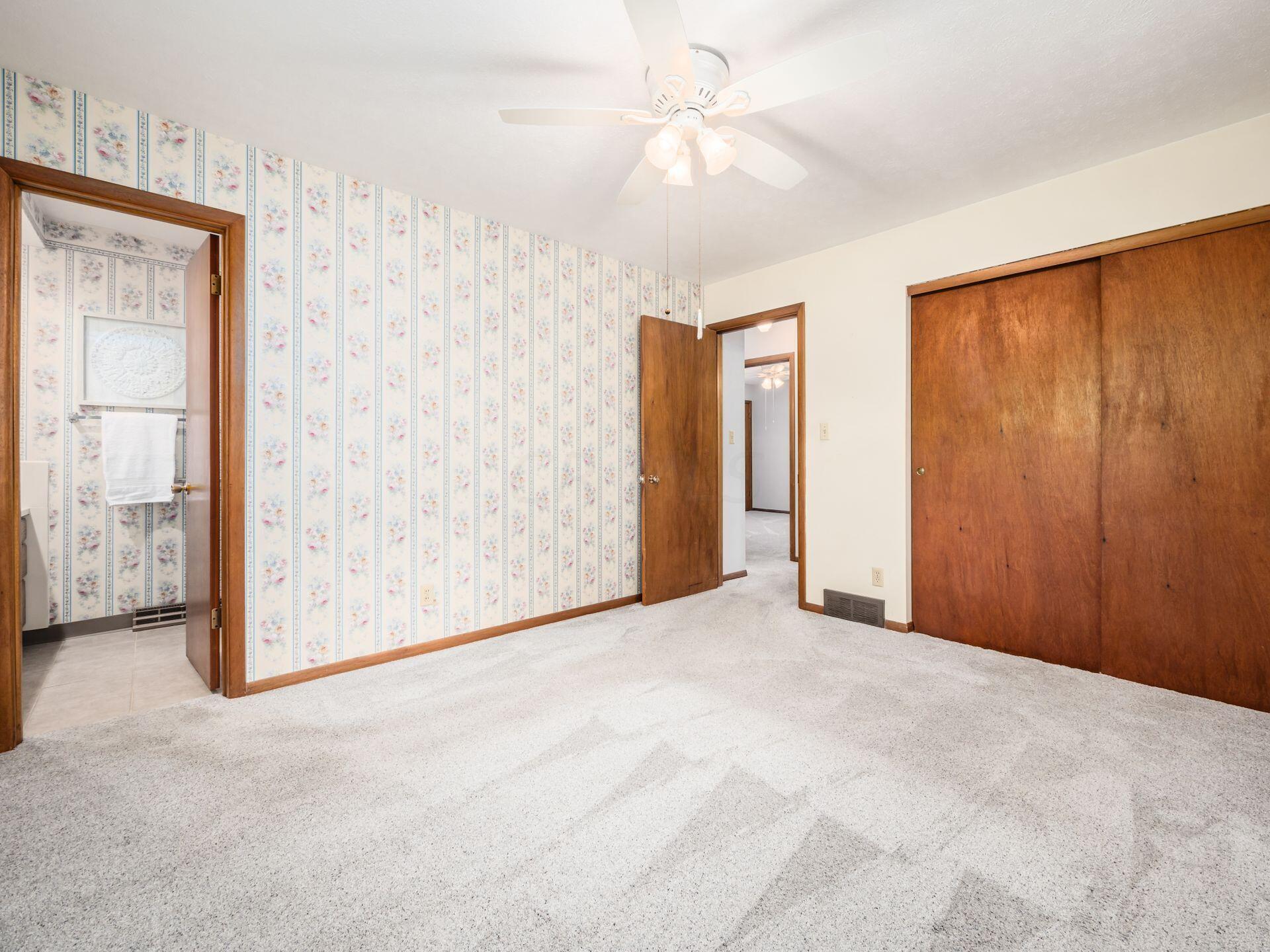 995 Plum Ridge Columbus, OH 43213 - Photo 15 of 41 Primary Suite