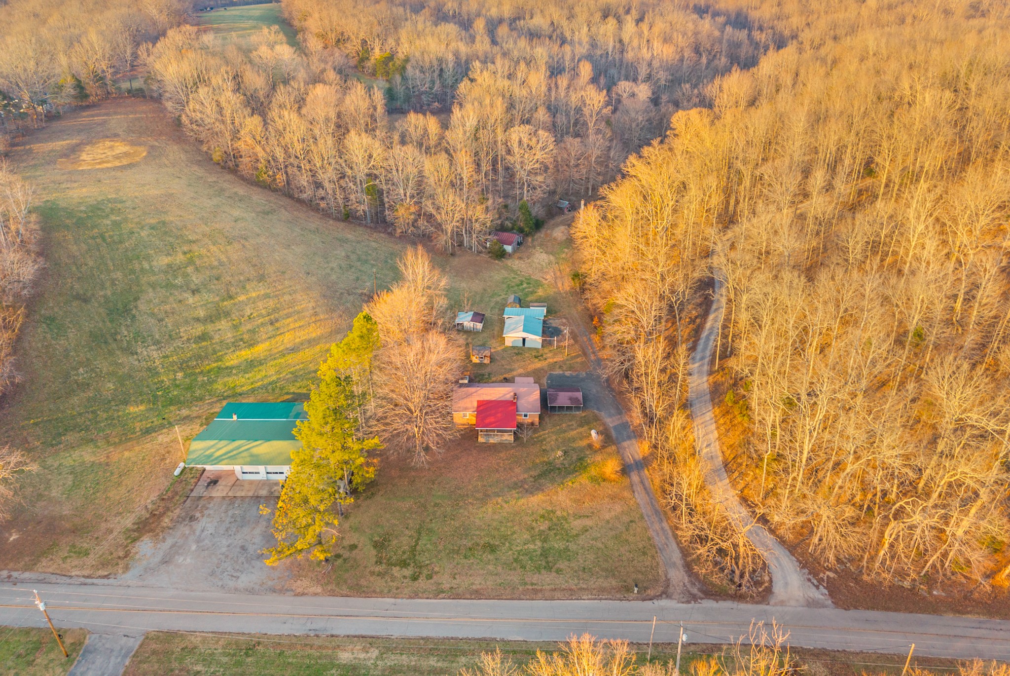1667 McWhorter Road Cunningham, TN 37052 - Photo 30 of 35 a view of entryway