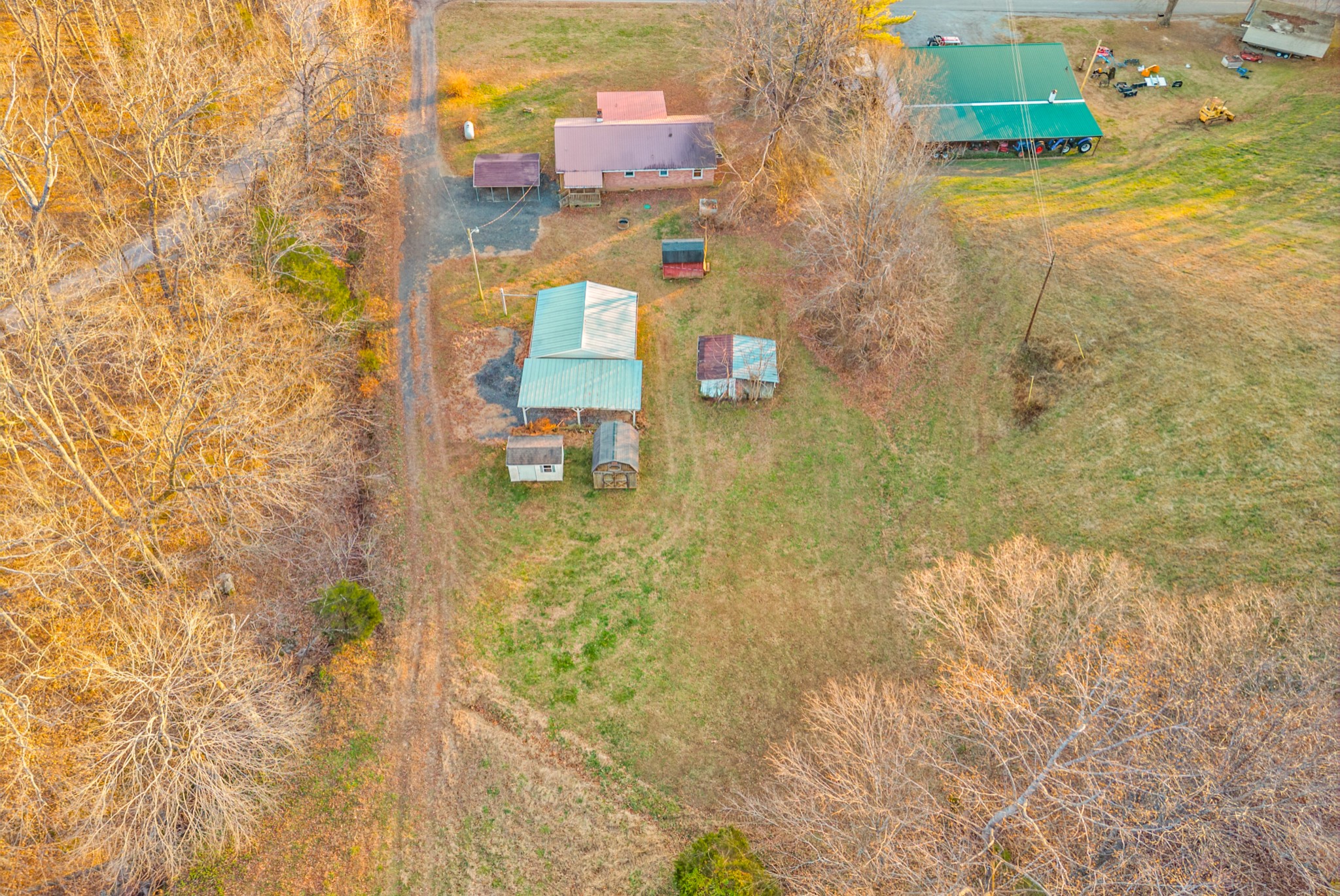 1667 McWhorter Road Cunningham, TN 37052 - Photo 33 of 35 a bathroom with a small yard