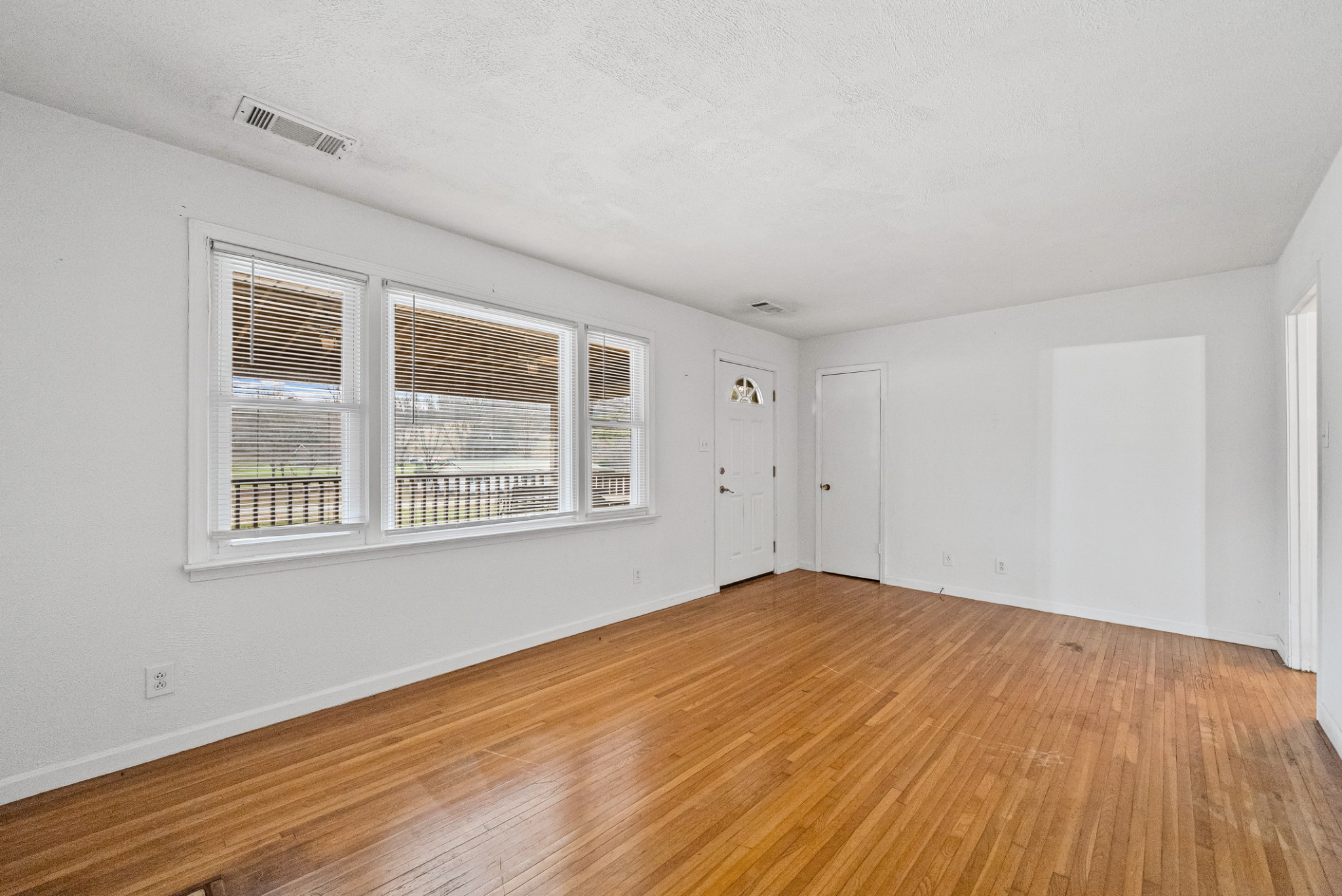 1667 McWhorter Road Cunningham, TN 37052 - Photo 8 of 35 a view of empty room with wooden floor and fan