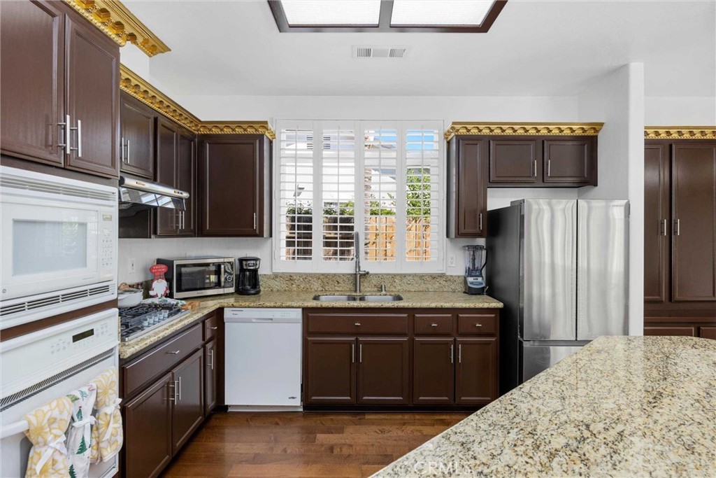 606 Windsor Park Drive Bakersfield, CA 93311 - Photo 5 of 37