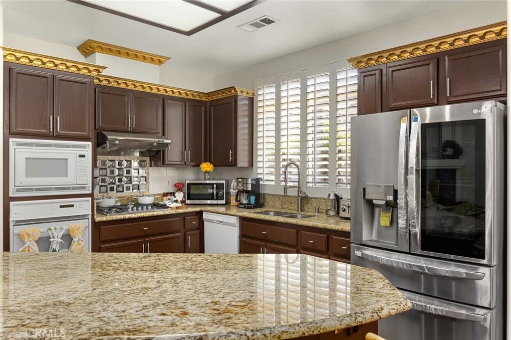 606 Windsor Park Drive Bakersfield, CA 93311 - Photo 6 of 37