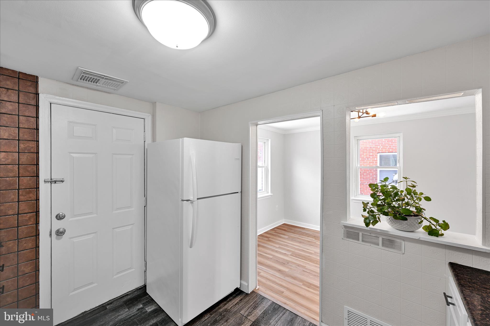 716 South Franklin Street Lancaster, PA 17602 - Photo 14 of 35 a view of a hallway with painted walls