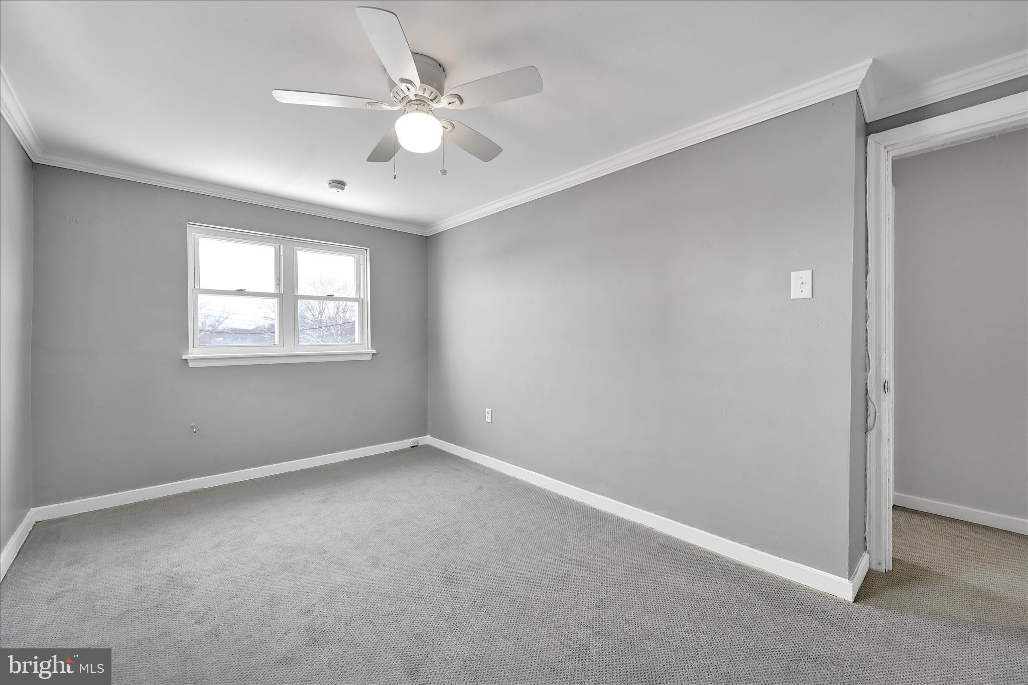 716 South Franklin Street Lancaster, PA 17602 - Photo 17 of 35 an empty room with windows and ceiling fan