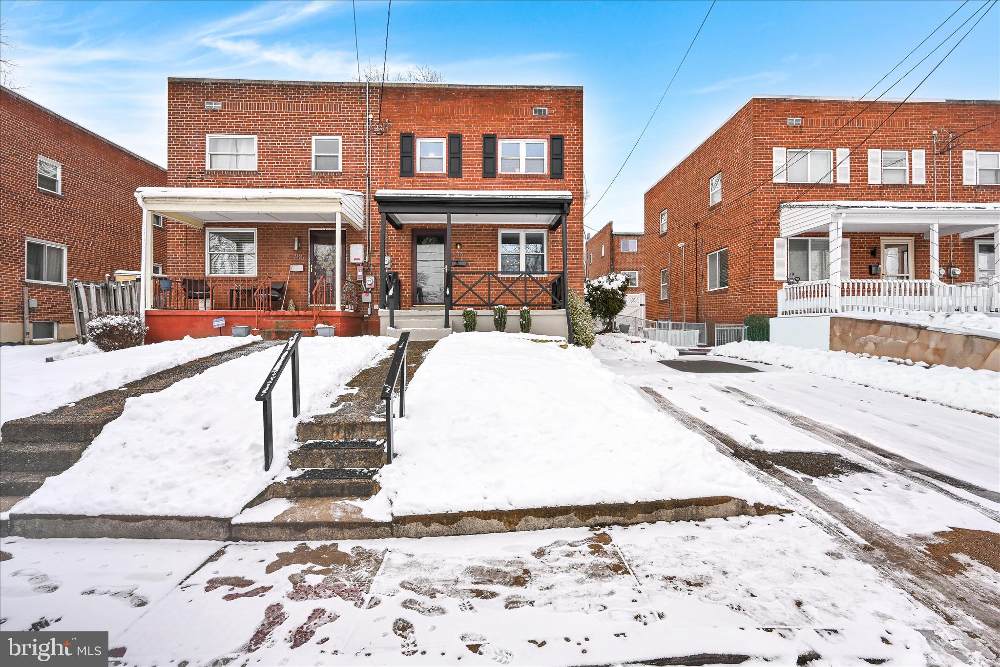 716 South Franklin Street Lancaster, PA 17602 - Photo 2 of 35 a view of a building with many windows
