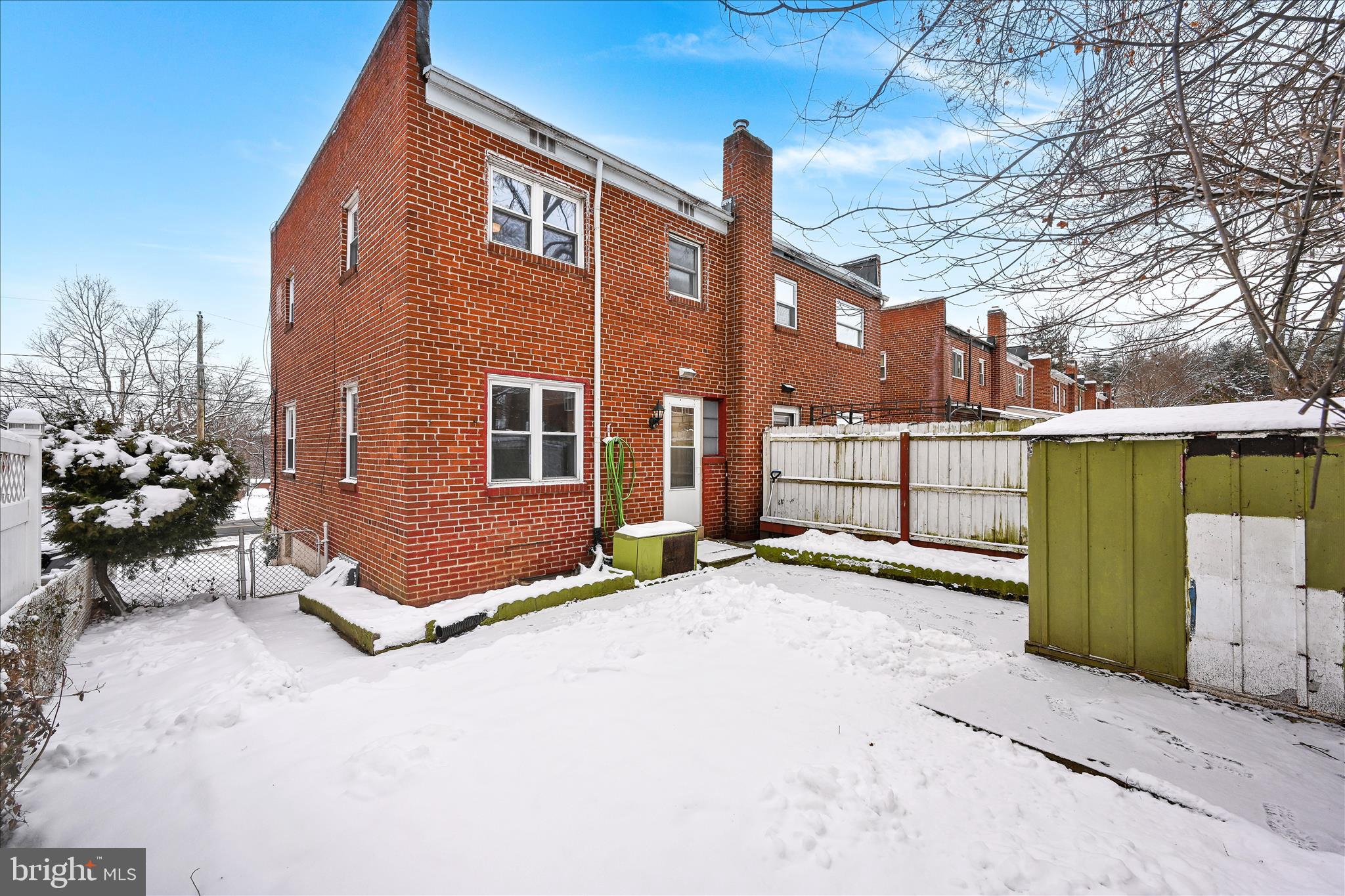 716 South Franklin Street Lancaster, PA 17602 - Photo 31 of 35 a view of a terrace with a bench