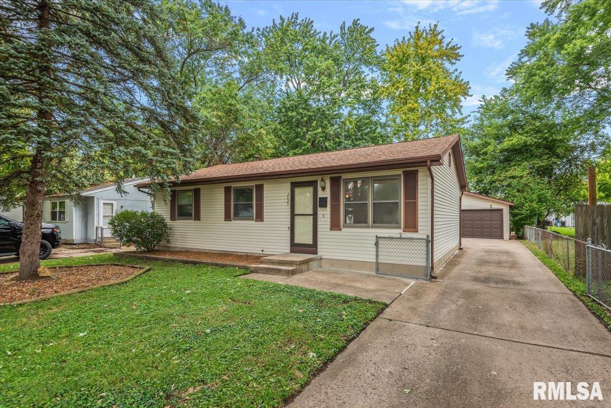 2425 Stokebridge Road Springfield, IL 62702 - Photo 2 of 34 Gallery Image 2