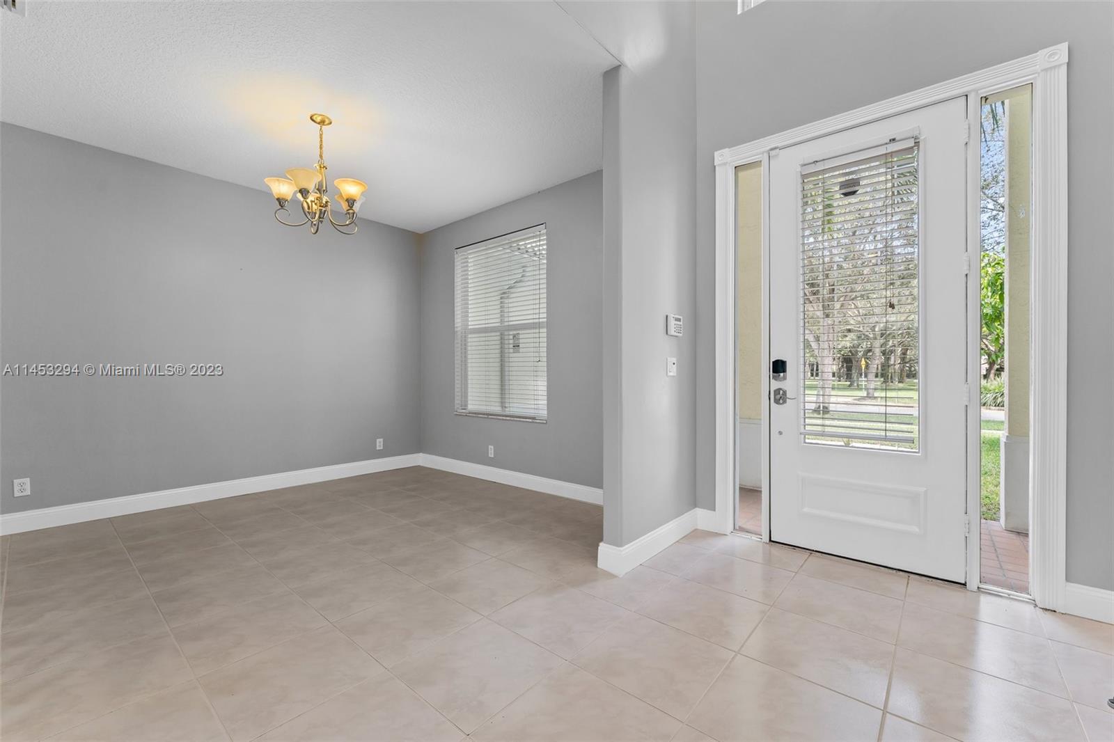 1019 Egret Circle North Jupiter, FL 33458 - Photo 5 of 53