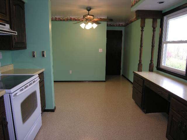 1104 Dallas Road Washington, IL 61571 - Photo 4 of 9 Gallery Image 4