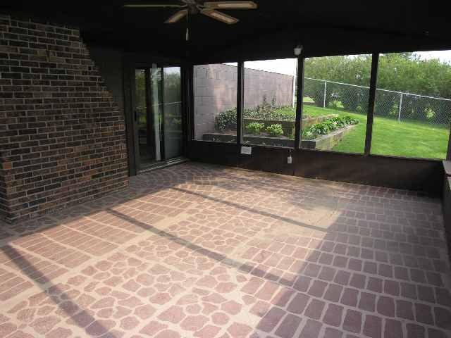 1104 Dallas Road Washington, IL 61571 - Photo 8 of 9 Gallery Image 8