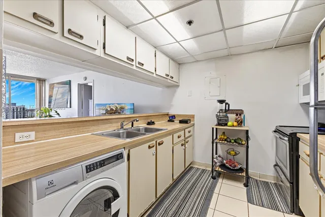 $369,000 | 7601 East Treasure Drive, Unit 2404, North Bay Village, FL 33141