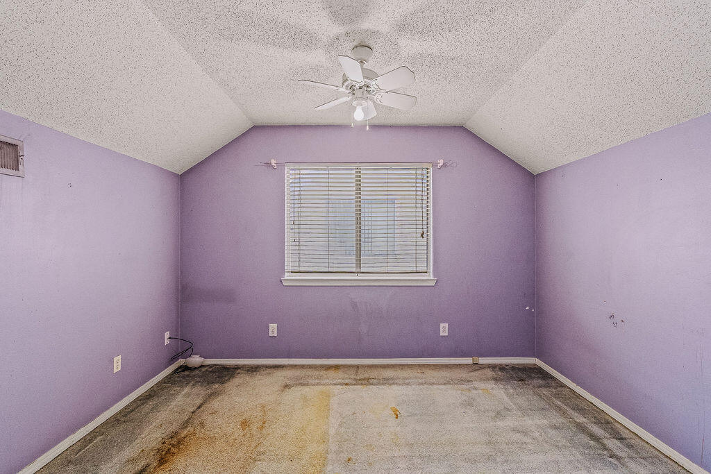 53 4th Street Shalimar, FL 32579 - Photo 22 of 47 an empty room with a ceiling fan and window